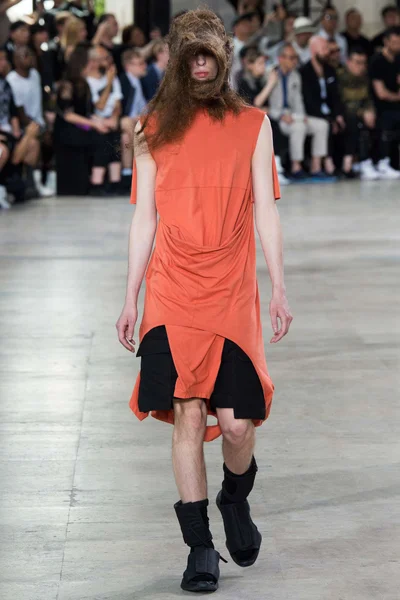Look 30